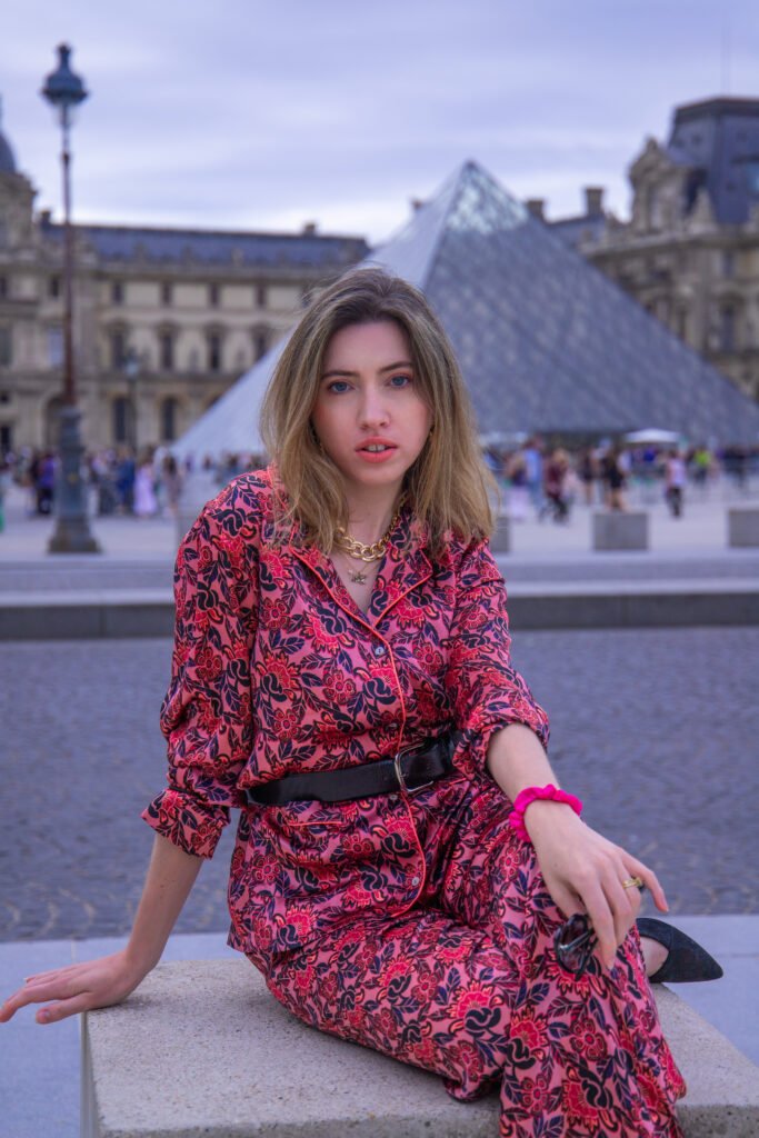 Premier look de Fashion week, détourné un pyjama en look iconique - Photoshoot au Louvres Paris