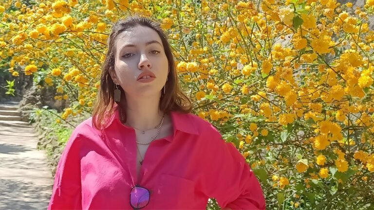 Une chemise oversize bien coupé - stylé avec une pièce du vestiaire masculin